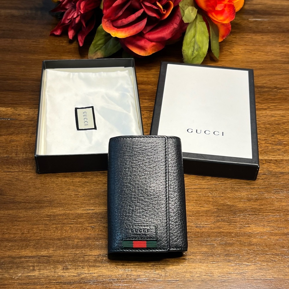 Authentic Gucci Leather 6-Key Holder - EUC